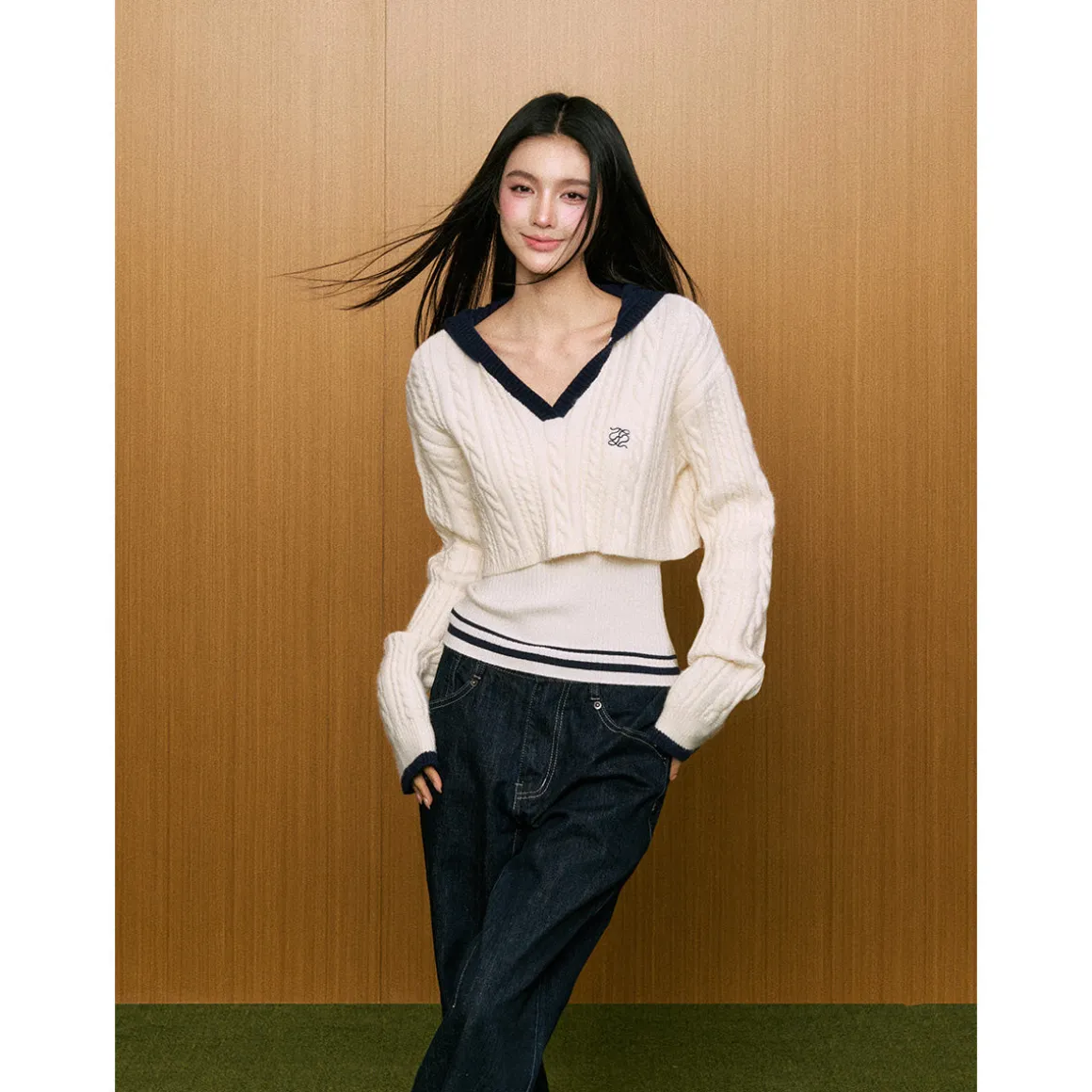 AGAM Contrast Color Hooded Short Knit Sweater Vest Set