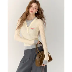 AsGony Color Blocked Fake-2-Piece Embroidery Slim Knit Top