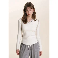 Kroche Lace Edge Hooded V-Neck Slim Top White