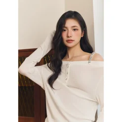Three Quarters Logo Diamond Chain Off Shoulder Wool Top White