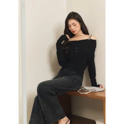 Three Quarters Logo Diamond Chain Off Shoulder Wool Top Black