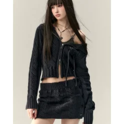 Via Pitti Big Hat Twist Shorts Knit Cardigan Navy Blue