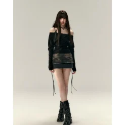 Via Pitti Wrinkled Off-Shoulder Two-Way Slim Top Black