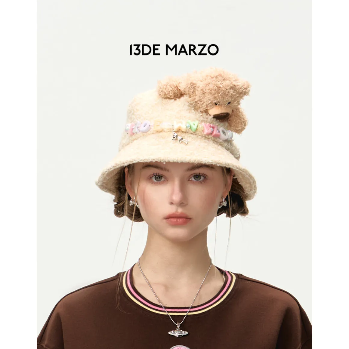 13De Marzo Logo Pendent Bucket Hat Beige