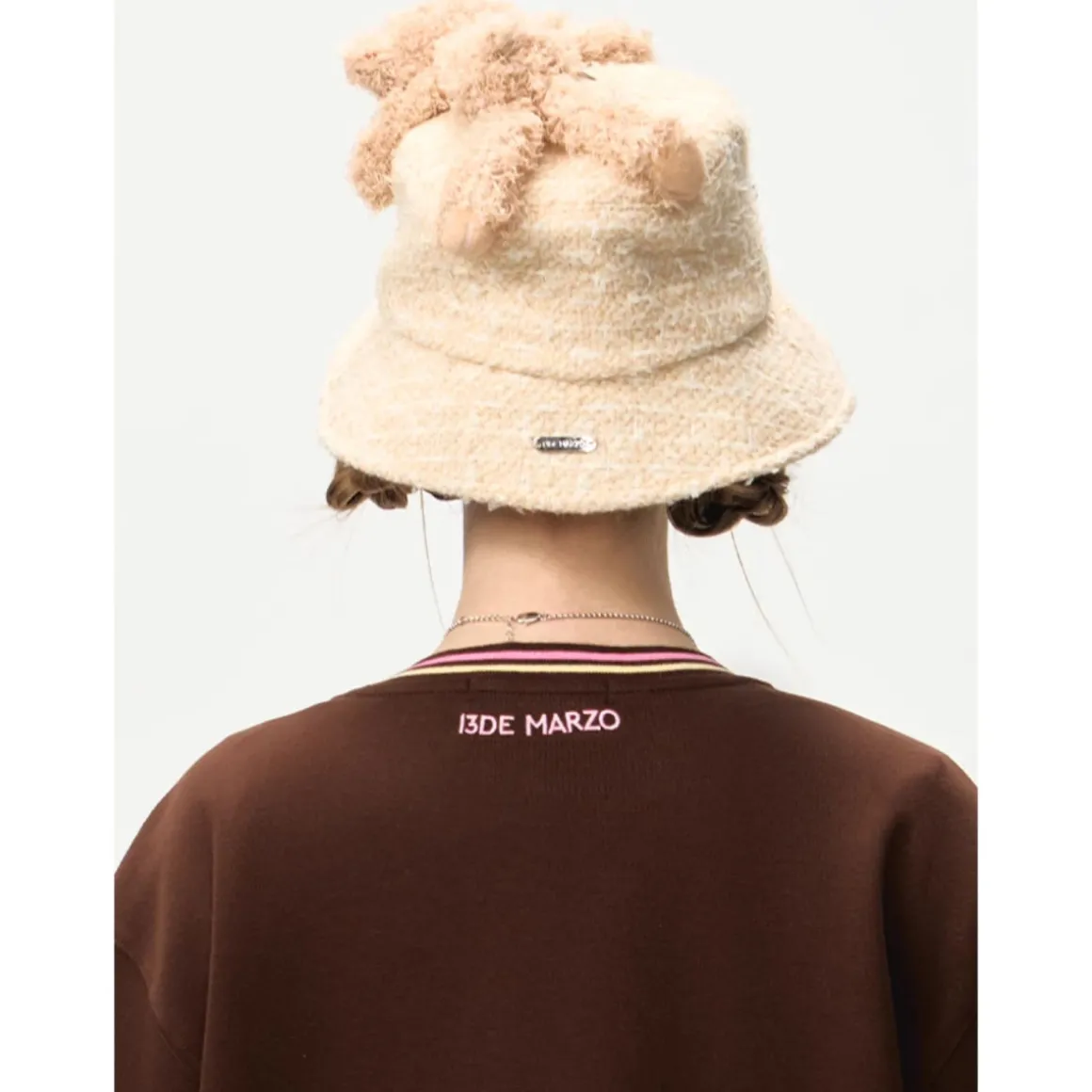 13De Marzo Logo Pendent Bucket Hat Beige