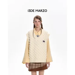 13De Marzo Plush Rabbit Doozoo Knit Vest Cream